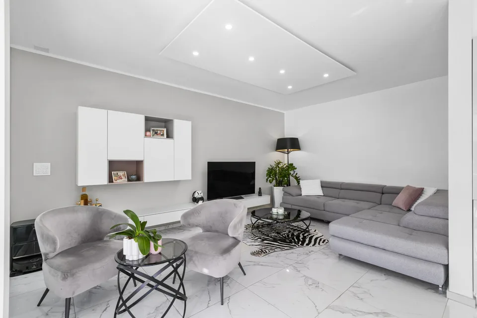 MODERNO E LUMINOSO 3.5 LOCALI CON AMPIA TERRAZZA AD AGNO – foto 4 di 11