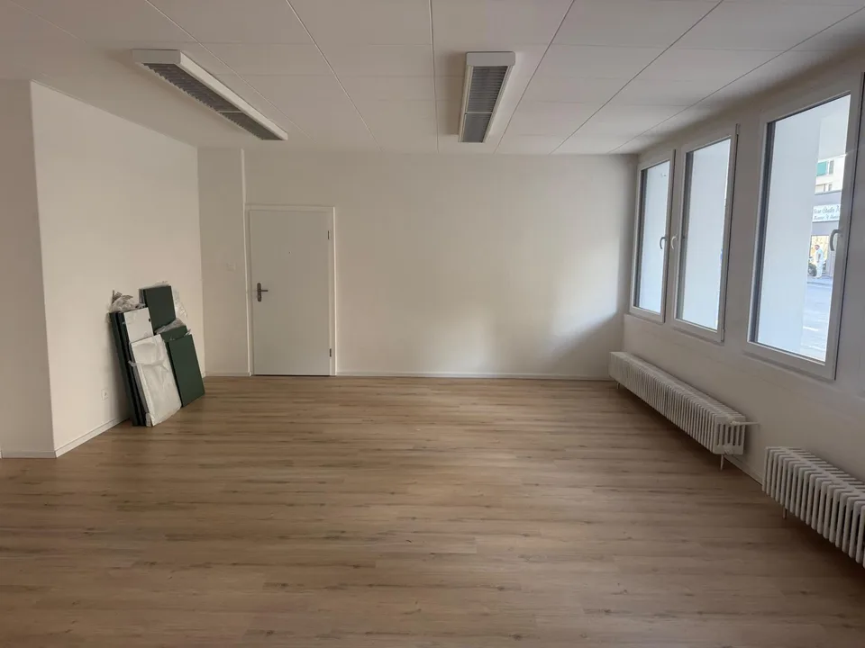 Vollständig renovierte Verkaufsfläche mit großer Schaufenster - Fribourg Pérolles – Foto 10 von 10