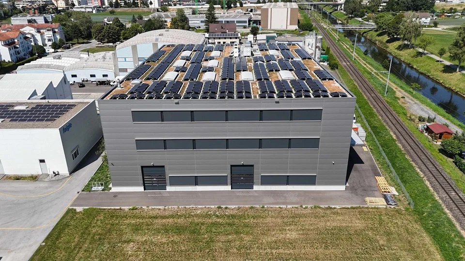 Espaces de production et commerciaux modernes dans un emplacement pratique - – photo 8 sur 9