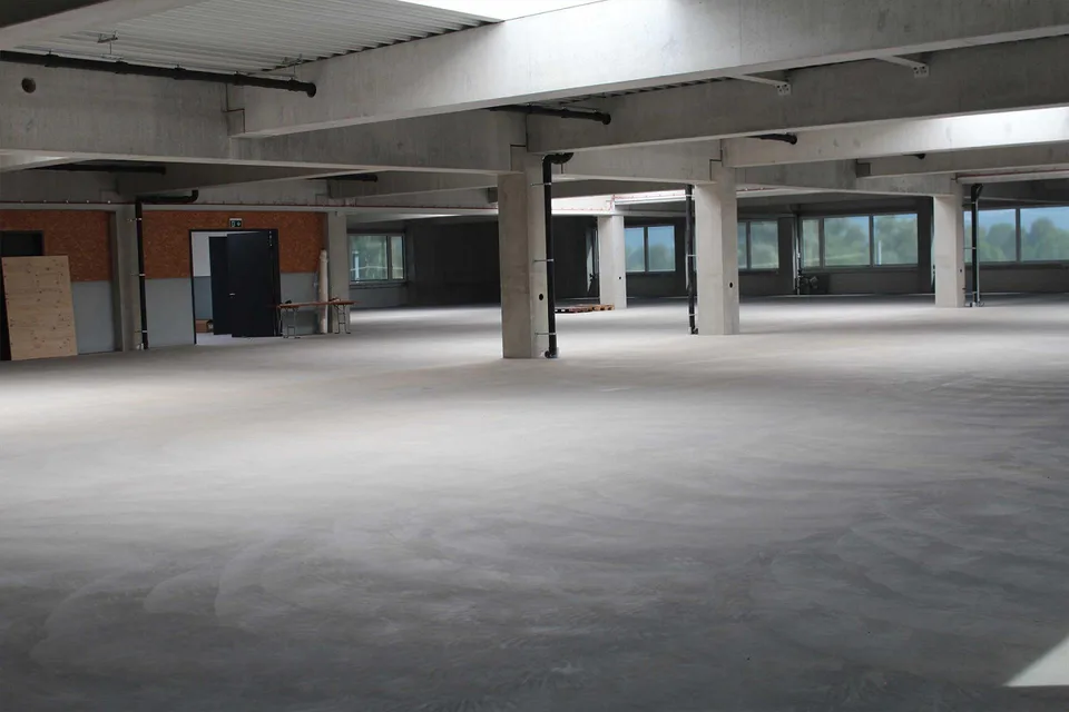 Espaces de production et commerciaux modernes dans un emplacement pratique - – photo 2 sur 9