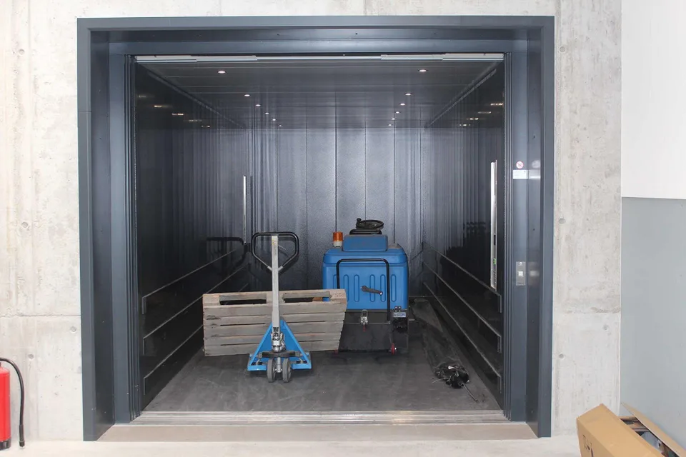 Espaces de production et commerciaux modernes dans un emplacement pratique - – photo 4 sur 9