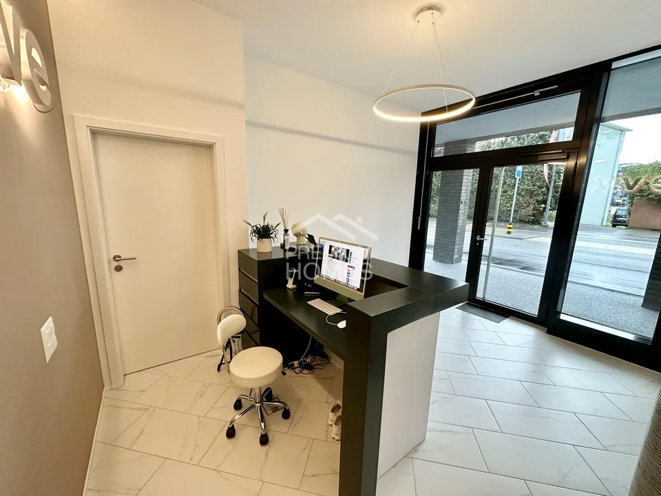 Moderner Salon an zentraler Lage – Foto 2 von 6