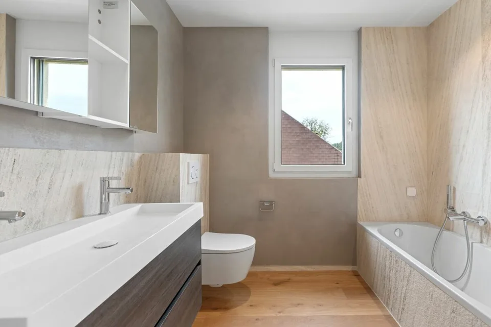 Maison jumelée de haute qualité avec jardin et deux places de stationnement dans le garage souterrain dans un emplacement calme – photo 9 sur 13