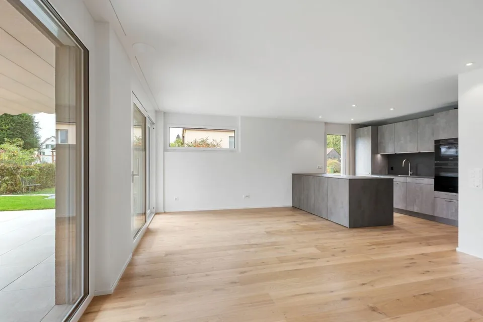 Maison jumelée de haute qualité avec jardin et deux places de stationnement dans le garage souterrain dans un emplacement calme – photo 6 sur 13