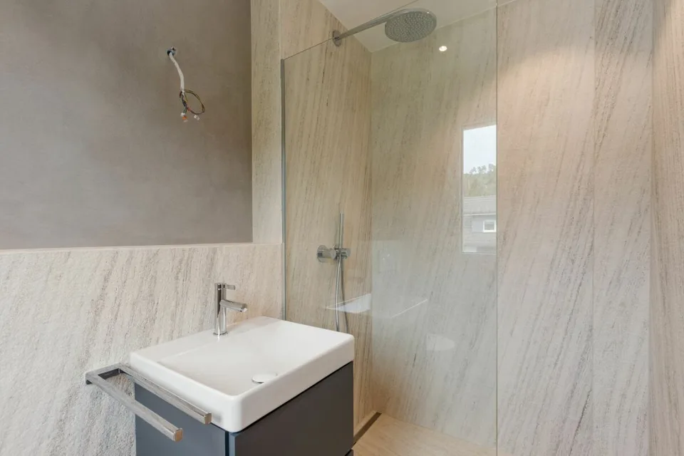 Maison jumelée de haute qualité avec jardin et deux places de stationnement dans le garage souterrain dans un emplacement calme – photo 12 sur 13