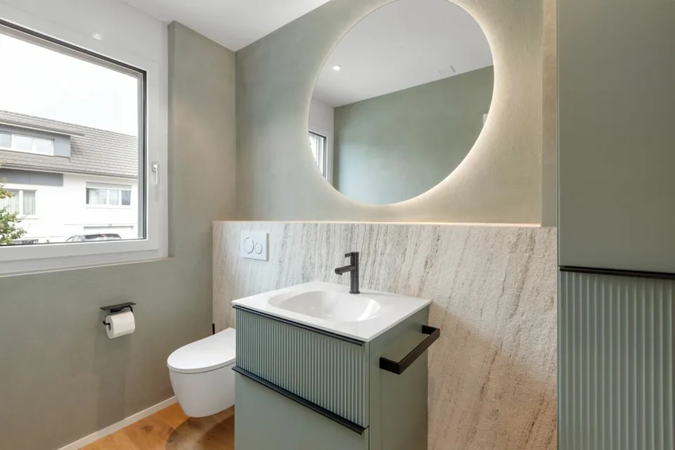 Maison jumelée de haute qualité avec jardin et deux places de stationnement dans le garage souterrain dans un emplacement calme – photo 4 sur 13