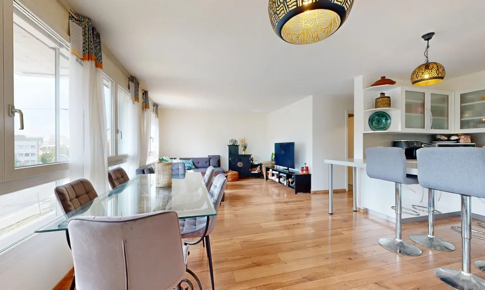 Large 4.5-room apartment with terrace in Lausanne – photo 3 of 13