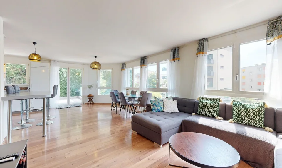 Large 4.5-room apartment with terrace in Lausanne – photo 2 of 13