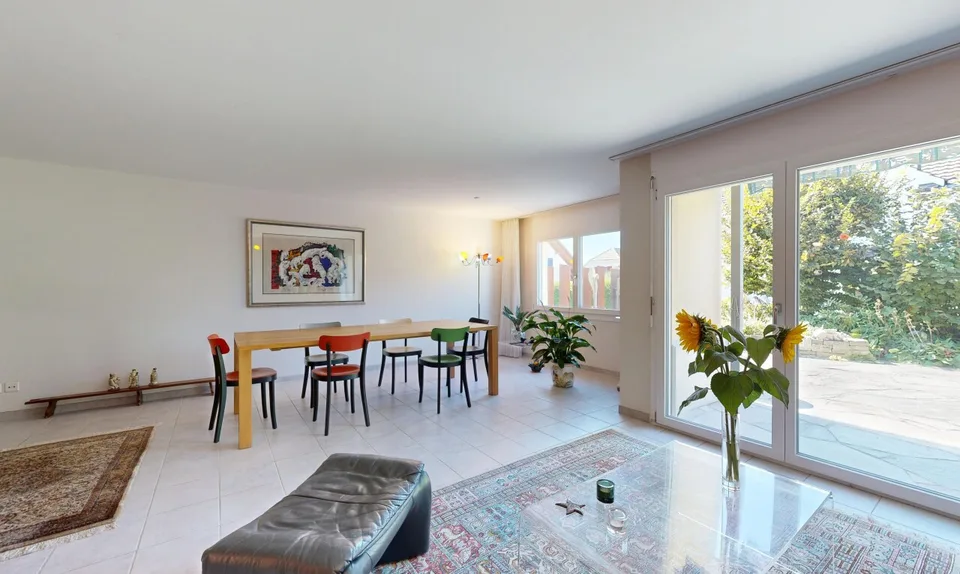 Maison de rang de 6,5 pièces bien entretenue avec 2 places de parking souterraines – photo 2 sur 11