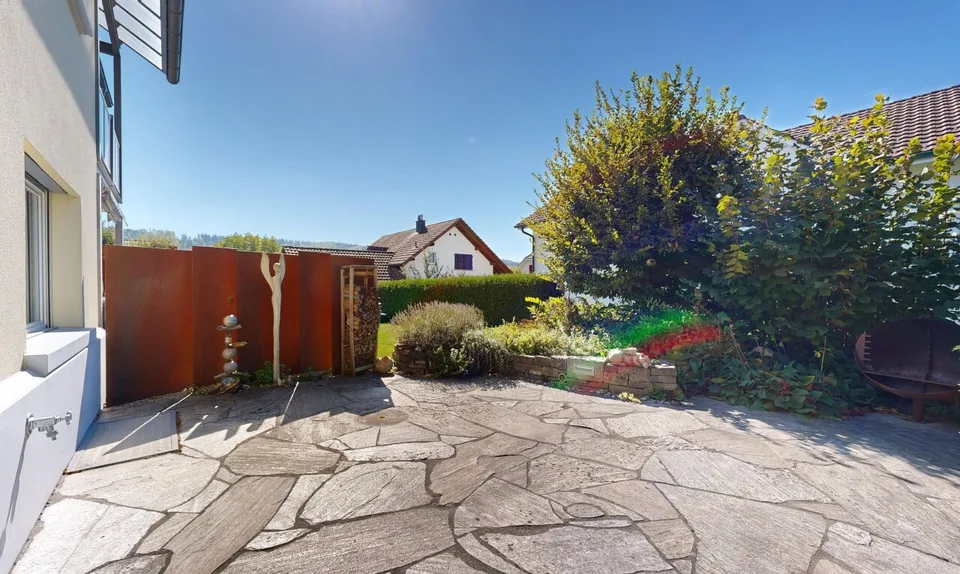 Maison de rang de 6,5 pièces bien entretenue avec 2 places de parking souterraines – photo 3 sur 11