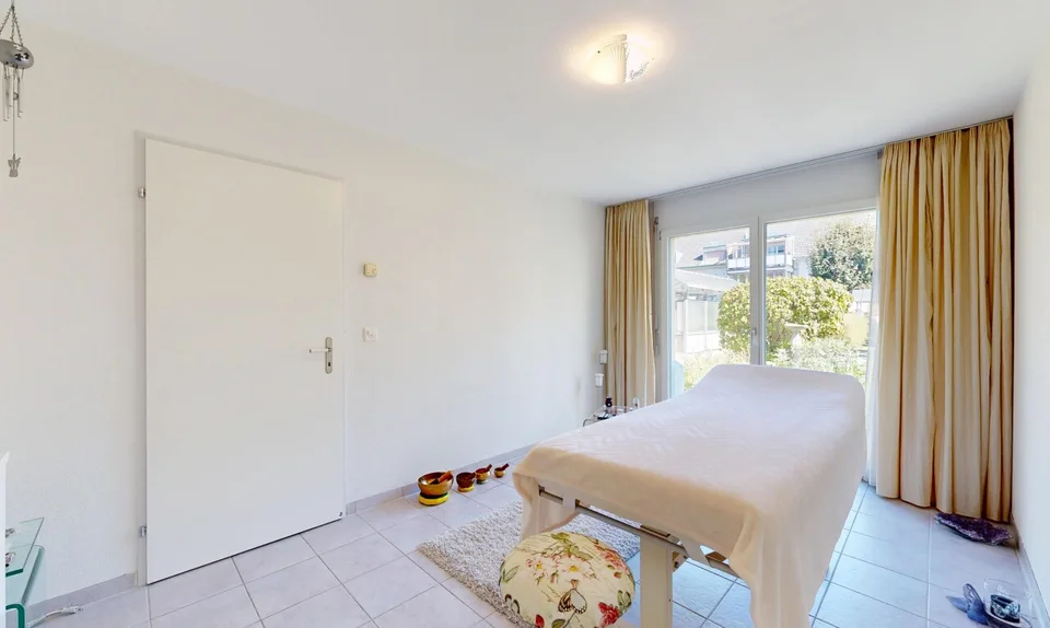 Maison de rang de 6,5 pièces bien entretenue avec 2 places de parking souterraines – photo 8 sur 11