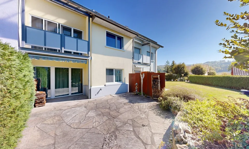 Maison de rang de 6,5 pièces bien entretenue avec 2 places de parking souterraines – photo 4 sur 11