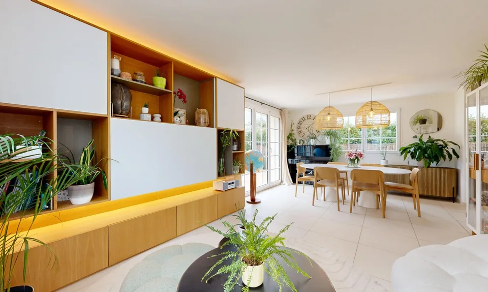 Casa familiare rinnovata con suite genitori e giardino a sud-est – foto 4 di 11