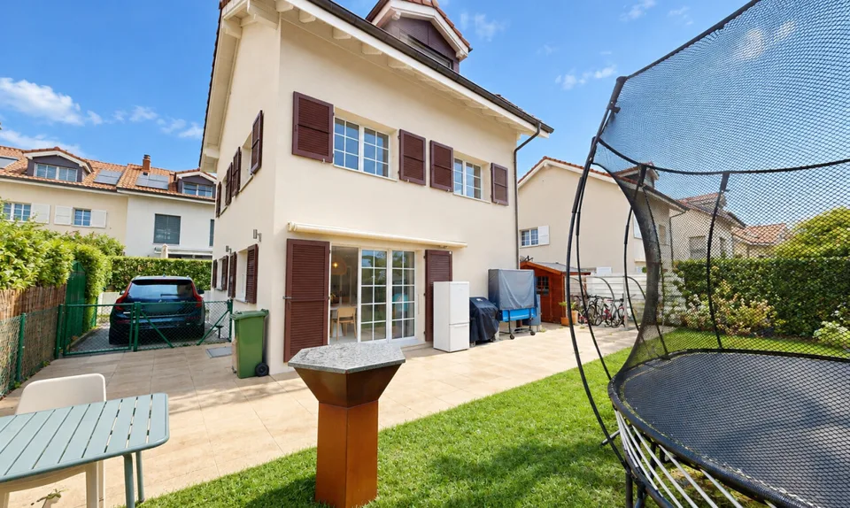 Casa familiare rinnovata con suite genitori e giardino a sud-est – foto 2 di 11