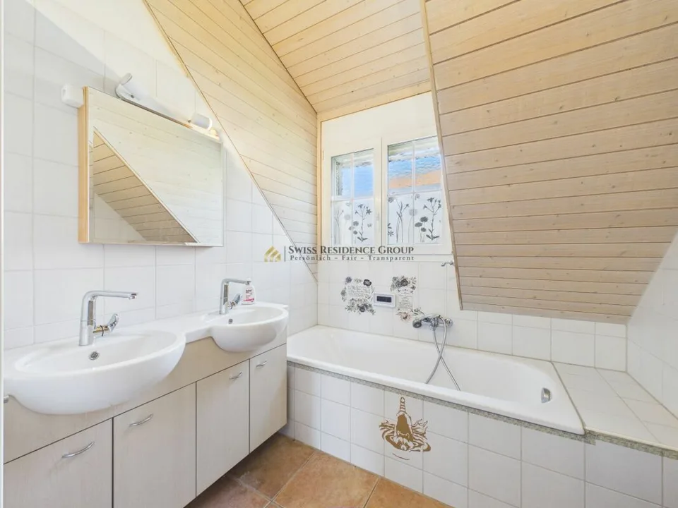 Un foyer avec du caractère - 5,5 pièces, piscine, four à pizza et une grande qualité de vie – photo 10 sur 13