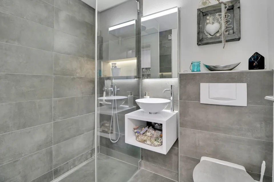 Casa unifamiliare di 6,5 locali in posizione centrale a Thun con vista sulla montagna e – foto 8 di 24