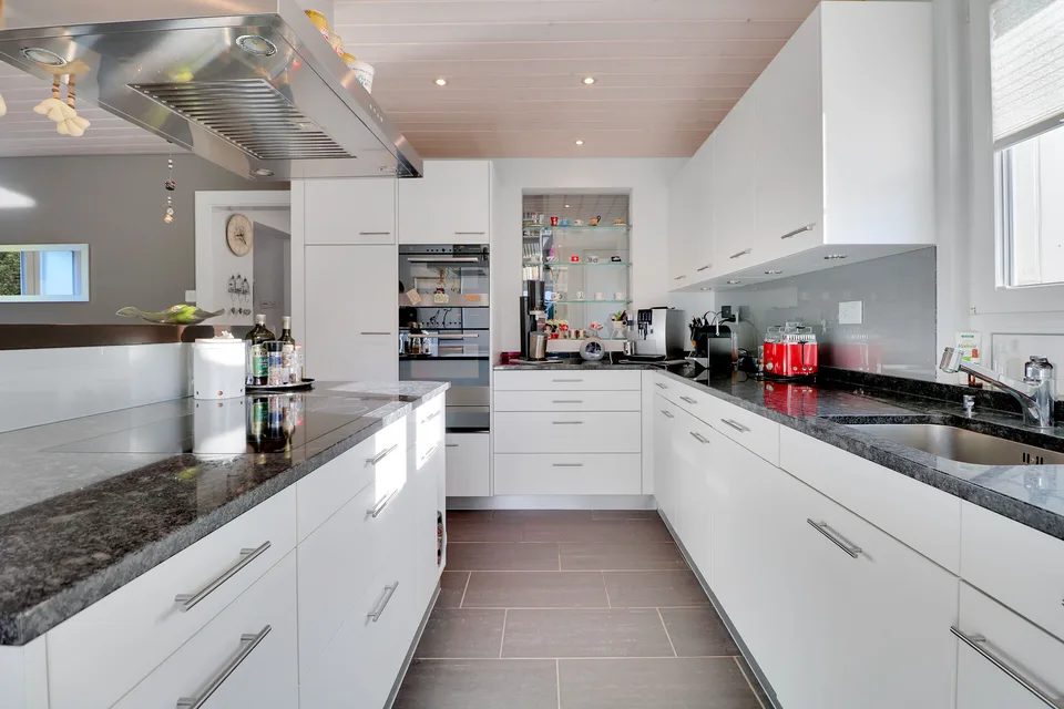 Casa unifamiliare di 6,5 locali in posizione centrale a Thun con vista sulla montagna e – foto 5 di 24