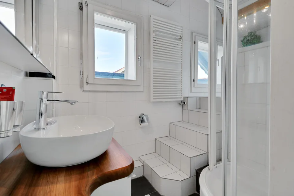 Casa unifamiliare di 6,5 locali in posizione centrale a Thun con vista sulla montagna e – foto 12 di 24