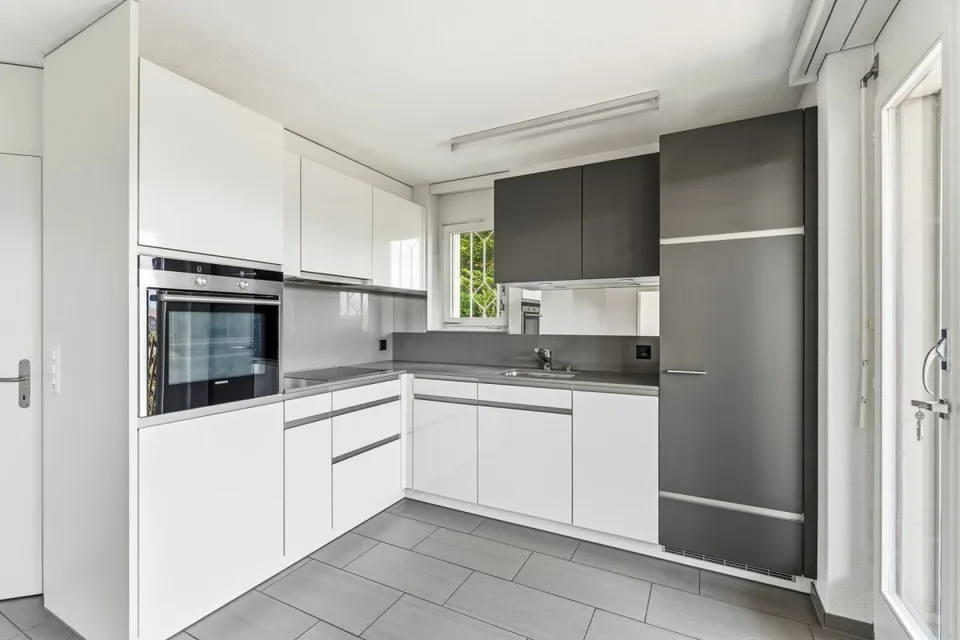 Vielseitiges Zweifamilienhaus mit Potenzial in begehrter Wohnlage von Meggen – Foto 3 von 8