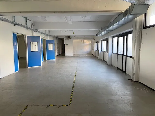 GRAND BÂTIMENT ARTISANAL/COMMERCIAL INDÉPENDANT À BALERNA – photo 4 sur 9