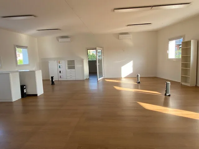 GRAND BÂTIMENT ARTISANAL/COMMERCIAL INDÉPENDANT À BALERNA – photo 3 sur 9