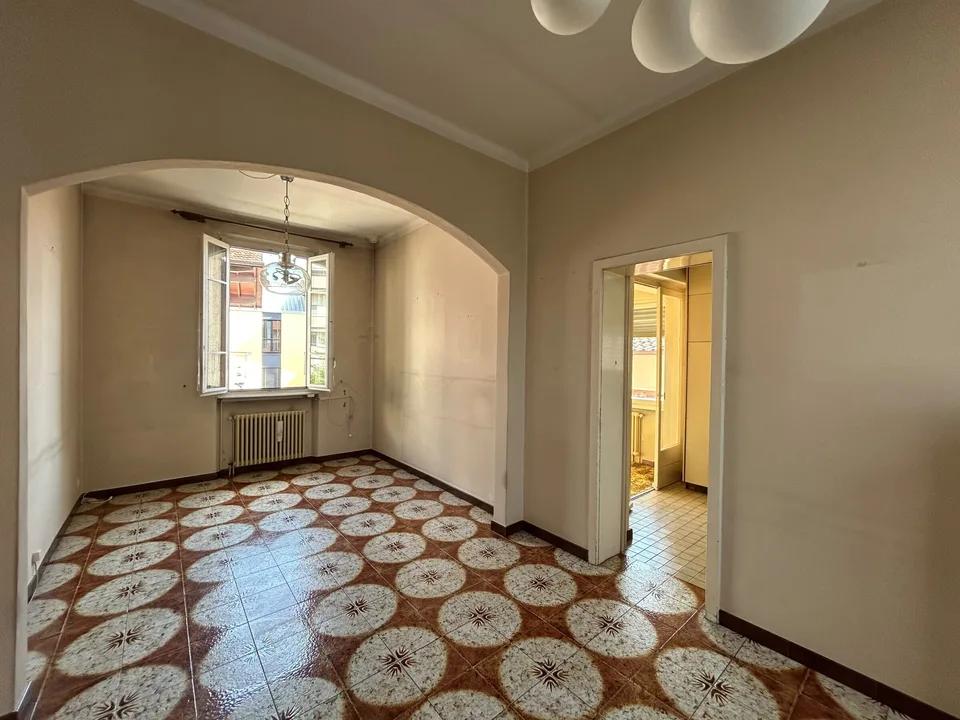 CASA DI 5 LOCALI CON GRANDE MAGAZZINO E GIARDINO A BALERNA – foto 5 di 9