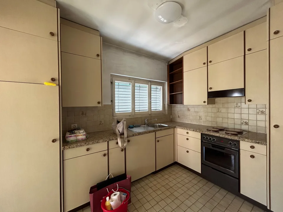 CASA DI 5 LOCALI CON GRANDE MAGAZZINO E GIARDINO A BALERNA – foto 6 di 9