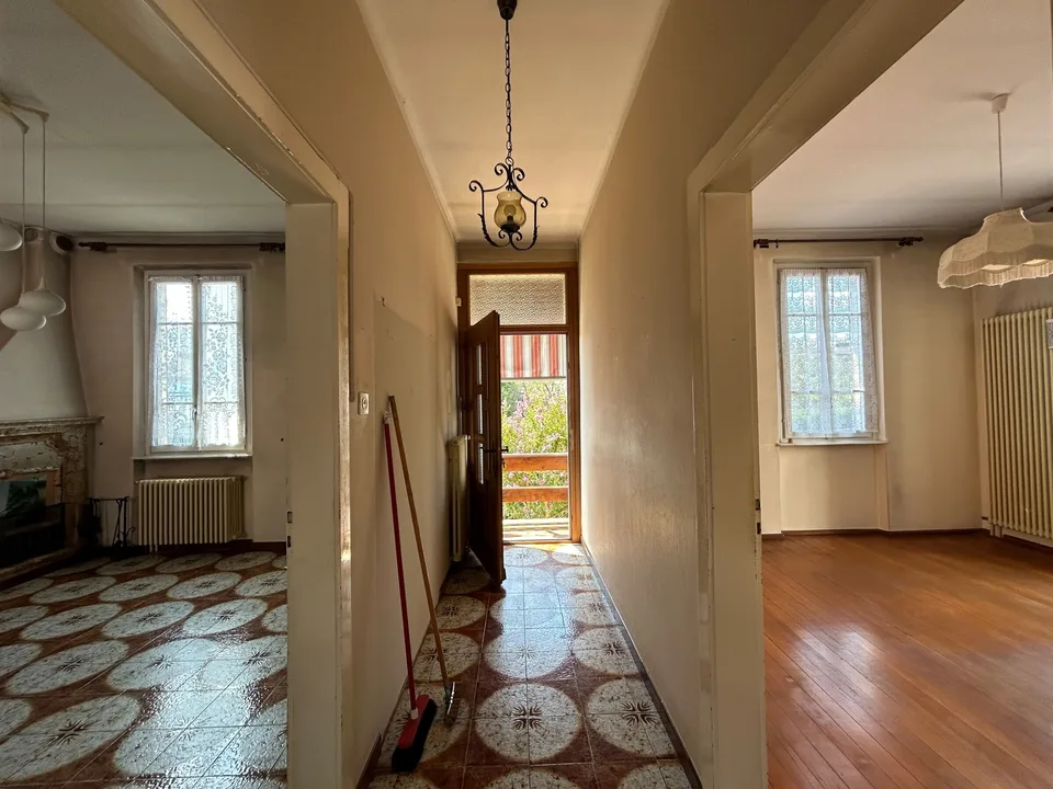 CASA DI 5 LOCALI CON GRANDE MAGAZZINO E GIARDINO A BALERNA – foto 4 di 9