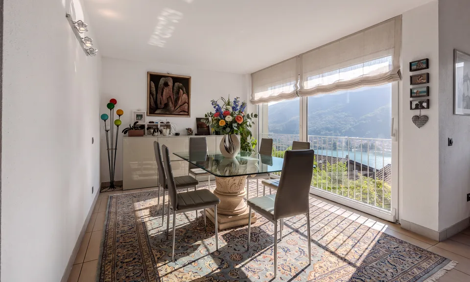 MODERNA CASA 5.5 LOCALI CON VISTA LAGO MOZZAFIATO A CAPOLAGO – foto 3 di 9