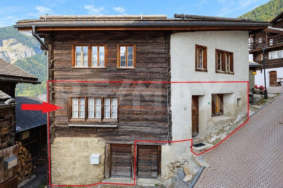 Charming 2.5 Room Period Apartment in the Village Center of Albinen – photo 12 of 13