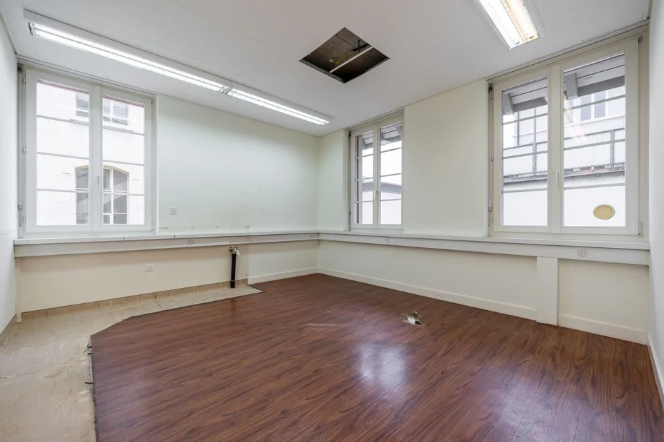 Environ 120 m2 de bureaux / salles de pratique dans la vieille ville d'Aarau – photo 7 sur 10