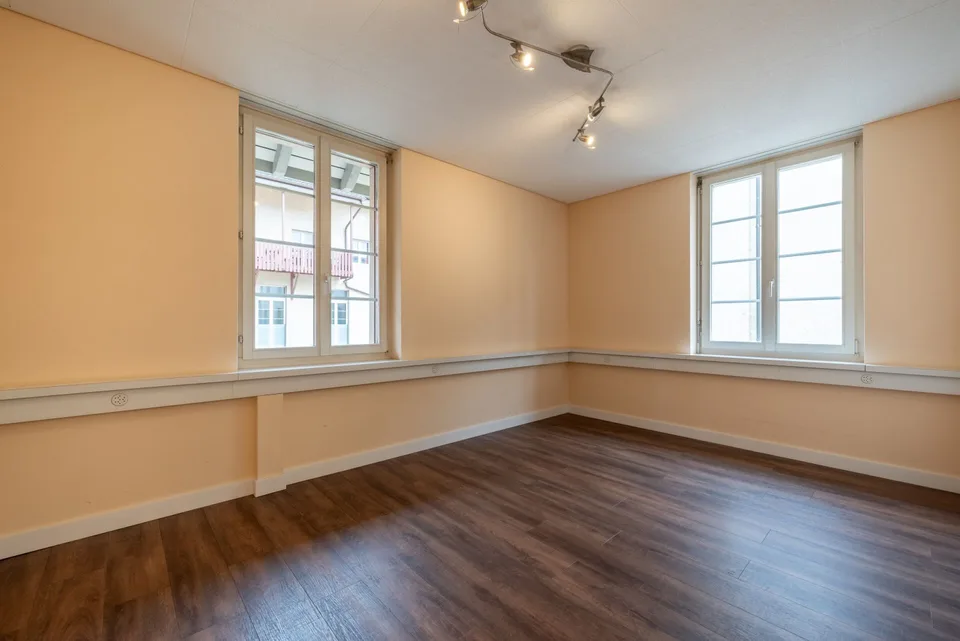 Environ 120 m2 de bureaux / salles de pratique dans la vieille ville d'Aarau – photo 3 sur 10