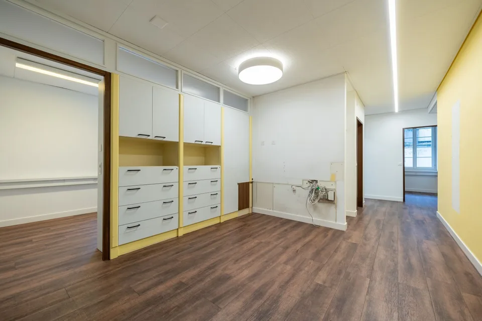 Environ 120 m2 de bureaux / salles de pratique dans la vieille ville d'Aarau – photo 2 sur 10