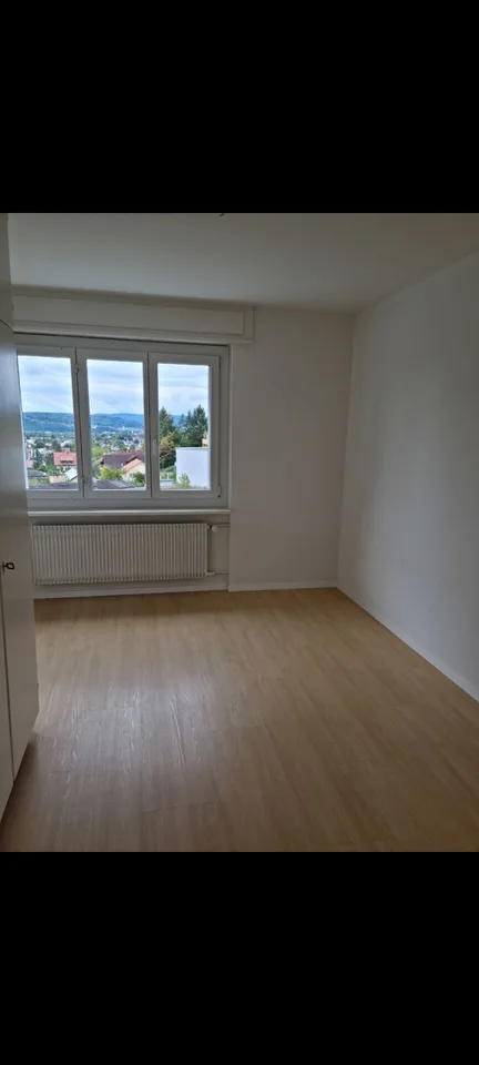 Grossräumige, helle 4.5-Zimmerwohnung – Foto 3 von 10
