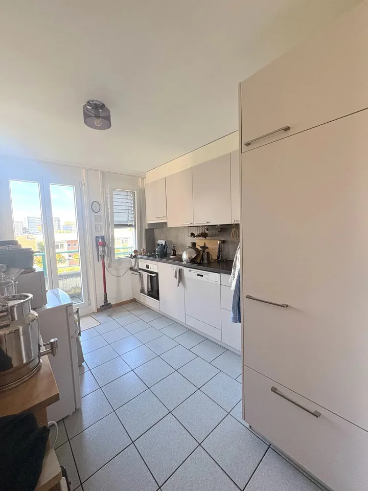 Große 4-Zimmer-Wohnung zu vermieten – Foto 2 von 4