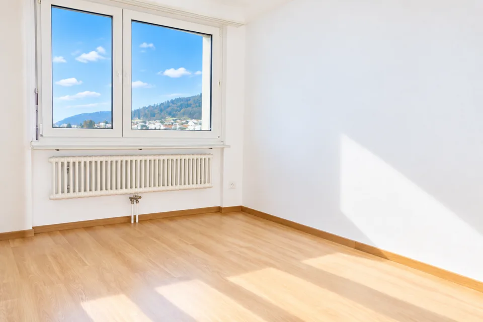 Top Sanierte 5.5 ZIMMERWOHNUNG mit grossen Spielplatz! – Foto 2 von 10