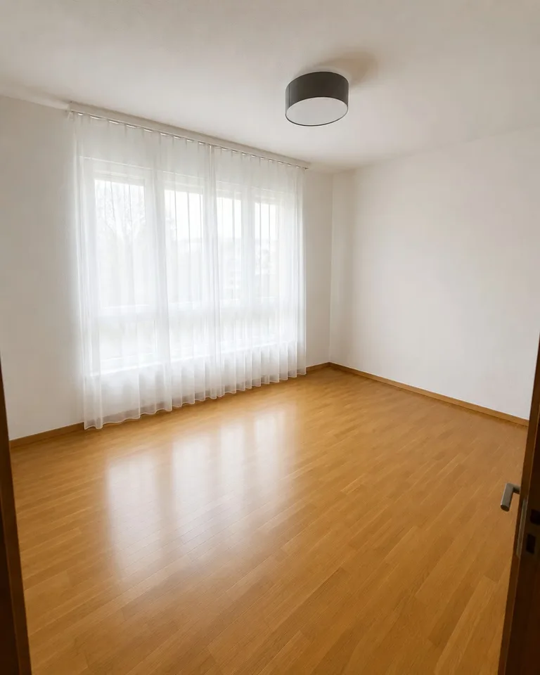 Ampio appartamento di 5,5 locali con camino e grande balcone sud – foto 7 di 13