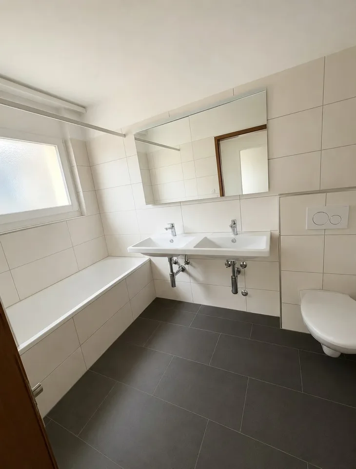 Ampio appartamento di 5,5 locali con camino e grande balcone sud – foto 6 di 13