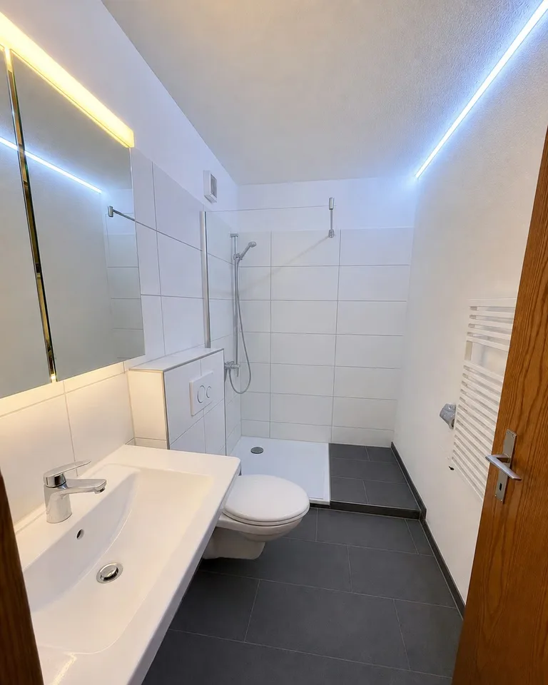 Ampio appartamento di 5,5 locali con camino e grande balcone sud – foto 4 di 13