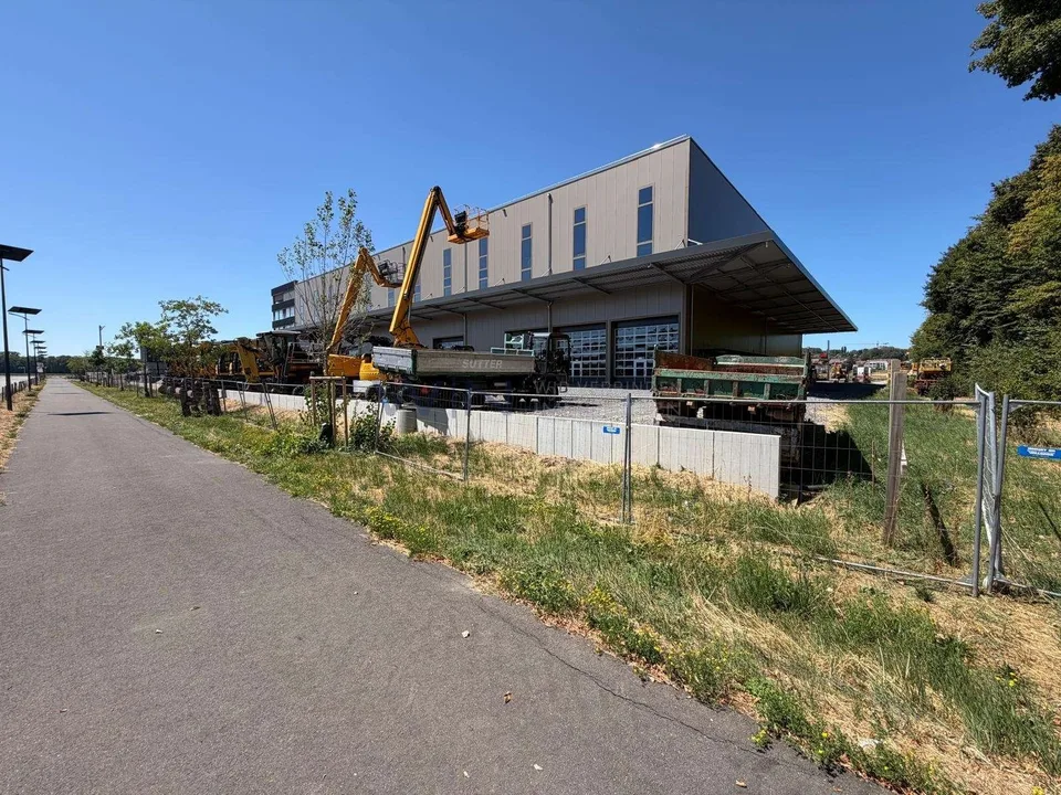 Hall de nouvelle construction avec une hauteur de 11,40 m et mezzanine – photo 8 sur 8