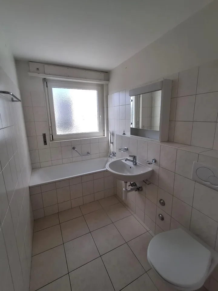 Appartement 3.5 pièces lumineux avec balcon à La Chaux-de-Fonds – photo 4 sur 6