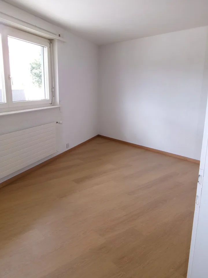 Appartement 2.5 pièces lumineux et calme à La Chaux-de-Fonds – photo 4 sur 8