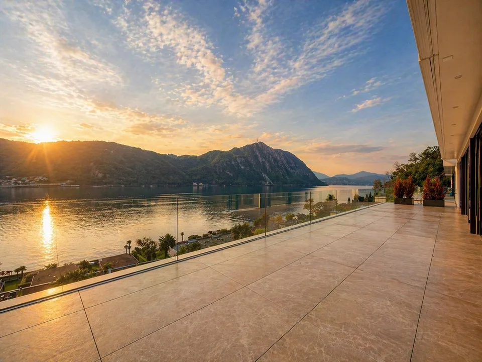 Ampio attico con magnifica terrazza vista lago a Bissone – foto 14 di 15