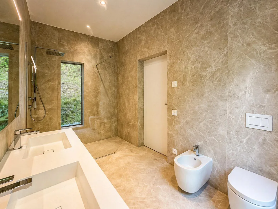 Grande appartamento con giardino e splendida vista lago a Bissone – foto 13 di 17
