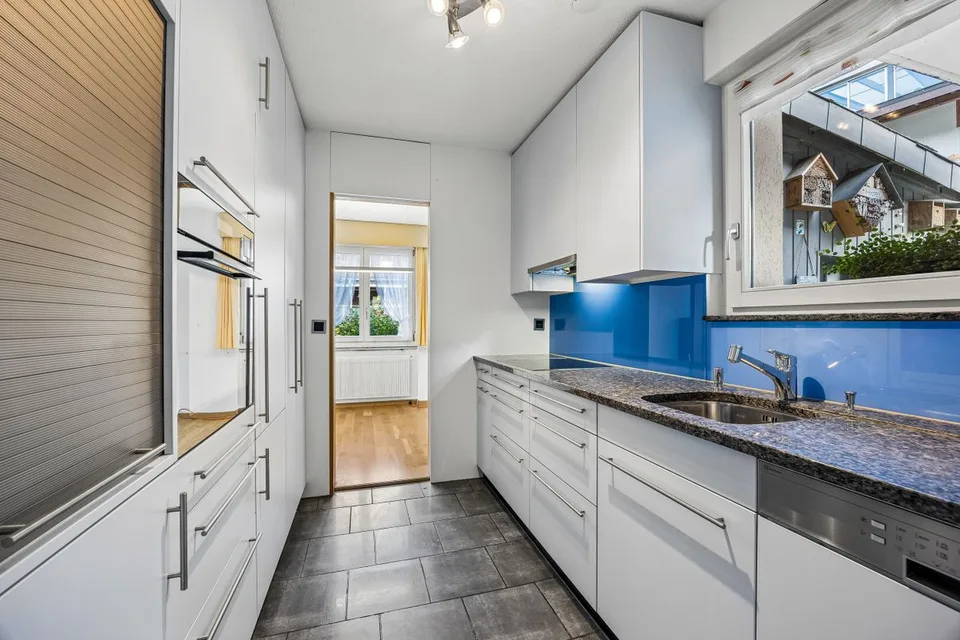 Vivre à la campagne avec vue : Maison résidentielle flexible avec espace commercial et potentiel d'extension – photo 9 sur 13