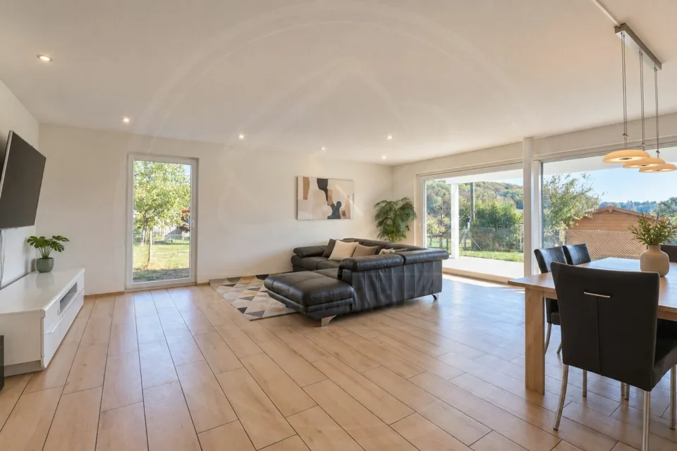Modernes 6½-Zimmer-Reiheneinfamilienhaus mit Ausblick ins Grüne – Foto 3 von 12