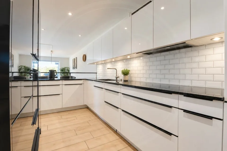 Modernes 6½-Zimmer-Reiheneinfamilienhaus mit Ausblick ins Grüne – Foto 4 von 12