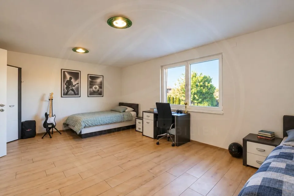Modernes 6½-Zimmer-Reiheneinfamilienhaus mit Ausblick ins Grüne – Foto 6 von 12
