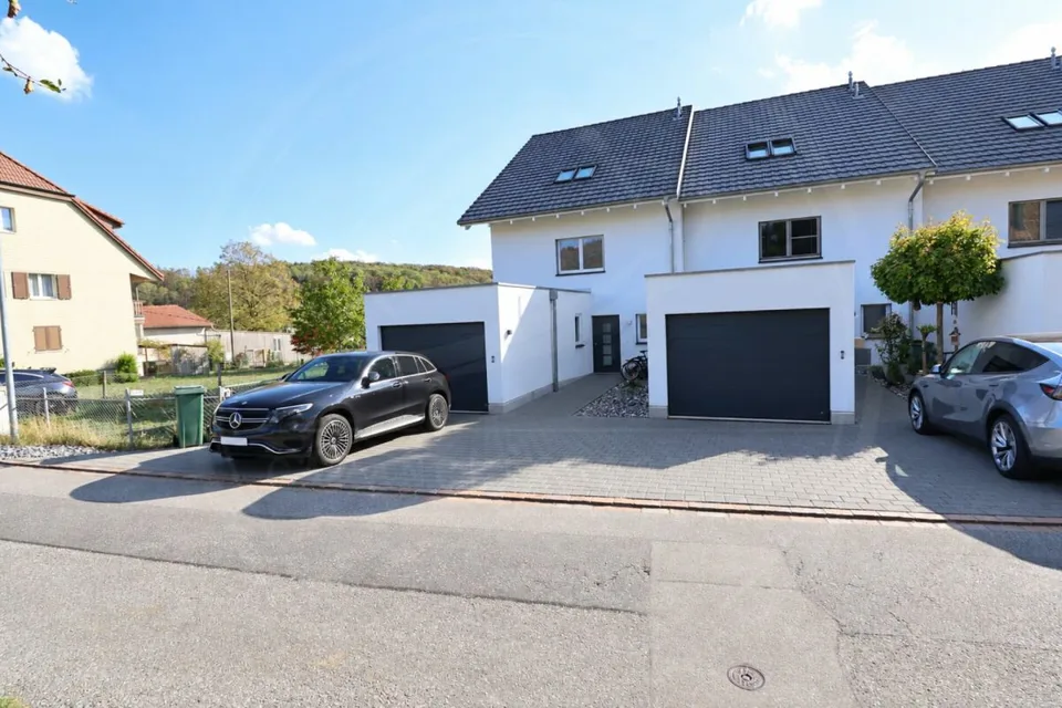 Modernes 6½-Zimmer-Reiheneinfamilienhaus mit Ausblick ins Grüne – Foto 11 von 12