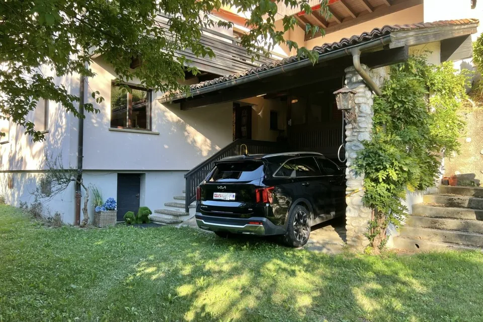 Vivere nel verde - Casa unifamiliare con vista splendida e molto potenziale di design – foto 2 di 13